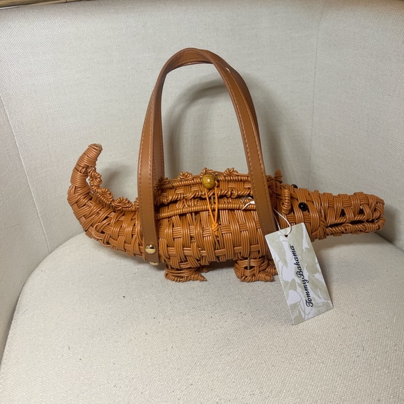 Tommy Bahama Tan Woven crocodile Handbag. Don’t worry it won’t bite 🐊 - Picture 2 of 10